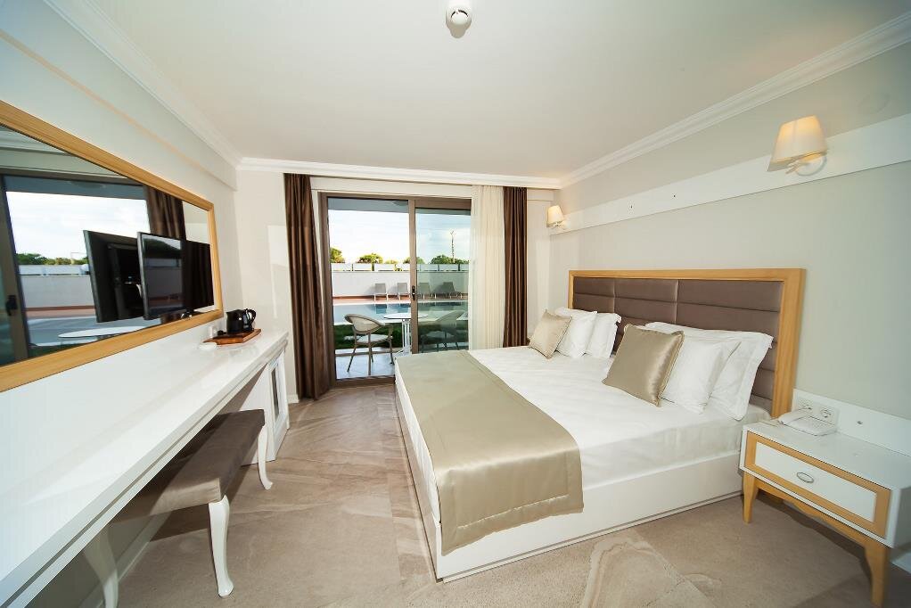 Standard Room, Pool View