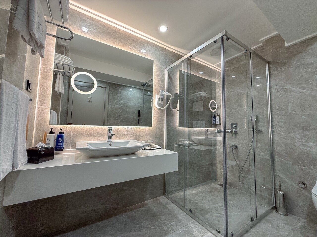 Corner Suite with Jacuzzi and Balcony