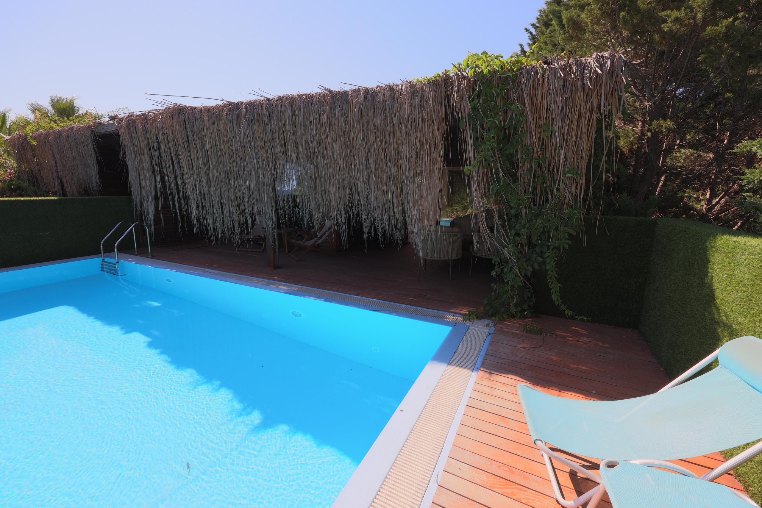 Villa, Havuz Manzaralı