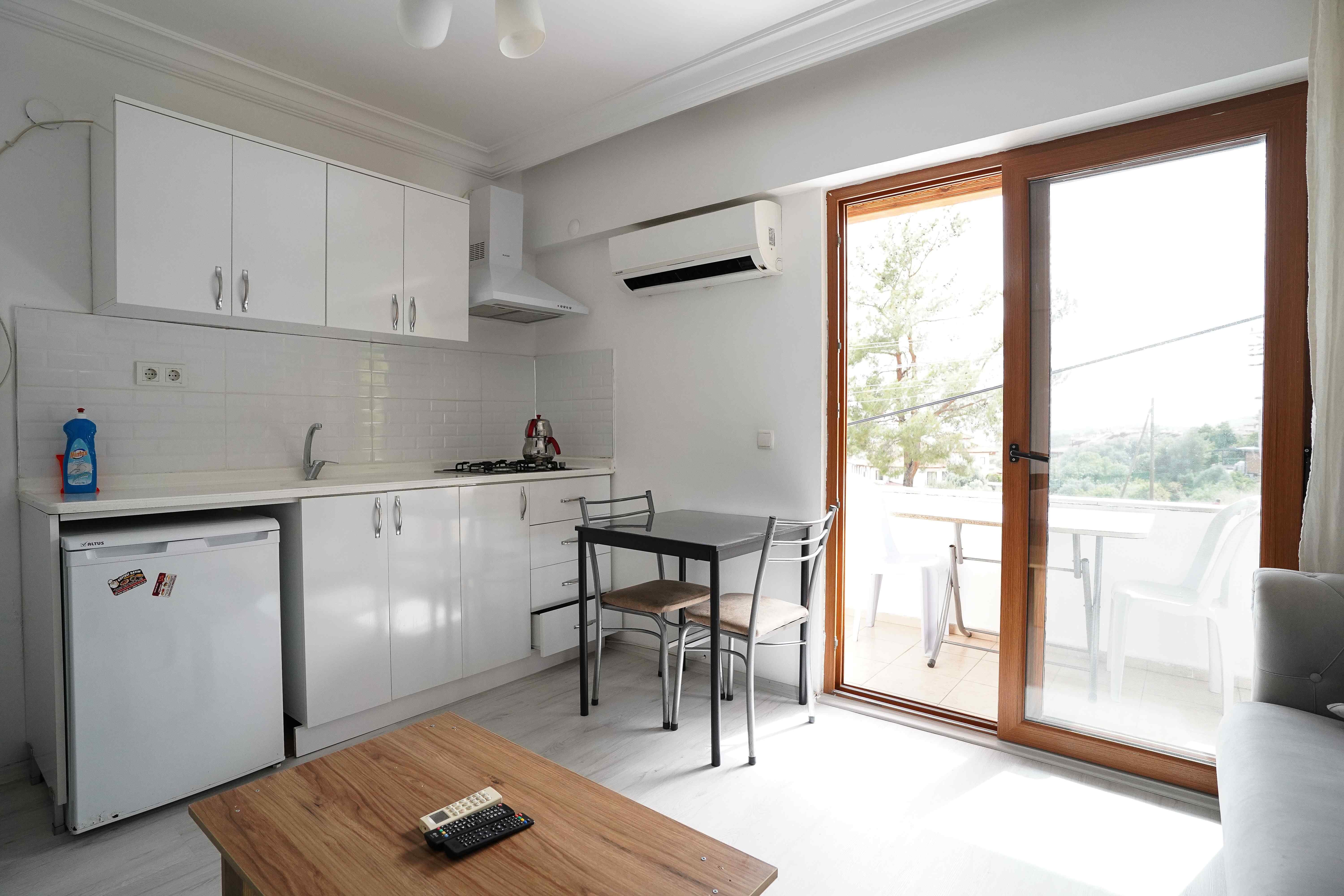 Apartment Flat Has Balcony Room, Sea View (Balcony)