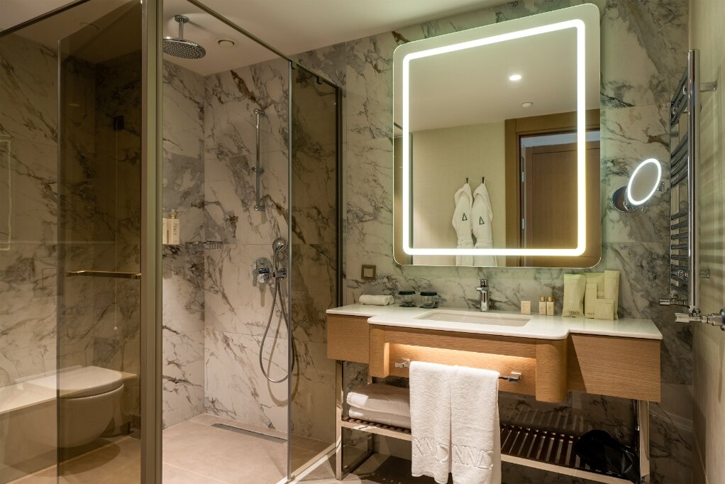 Executive Thermal Family Suite