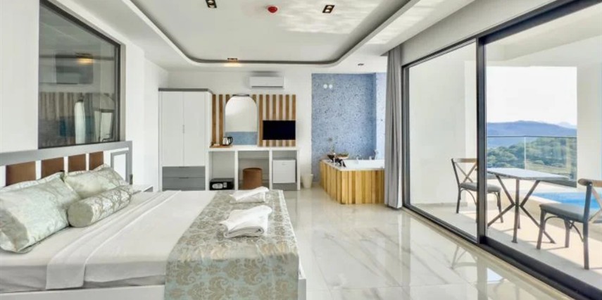 King Suite Room, Pool View (Jacuzzi)