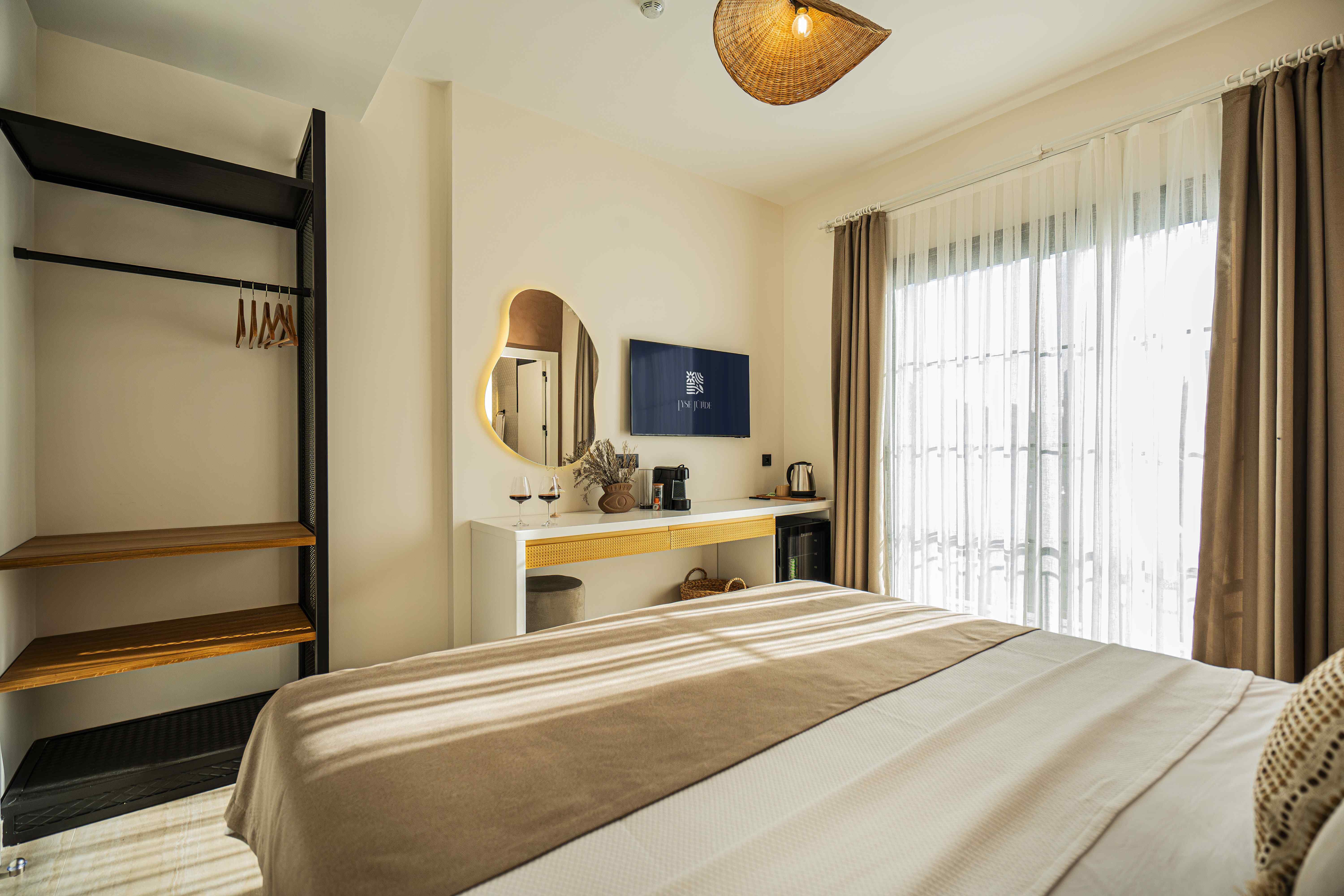Superior Room with City View