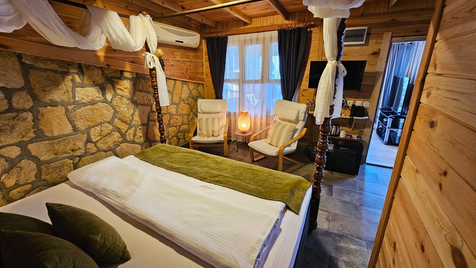 1+1 Jakuzili Bungalov