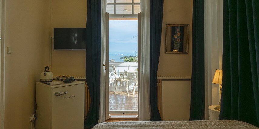 Halki Deluxe Deniz Manzarali Balkonlu Oda