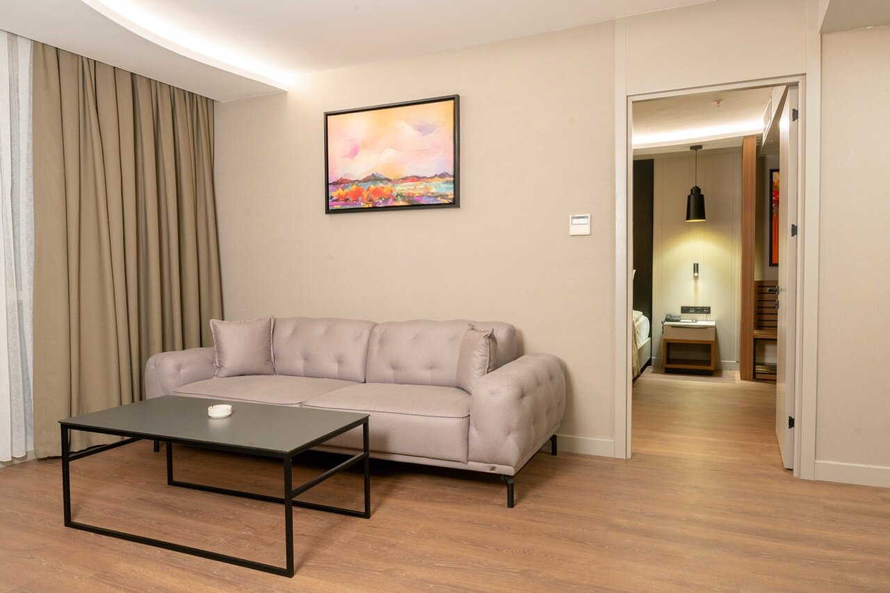 Junior Corner Suite