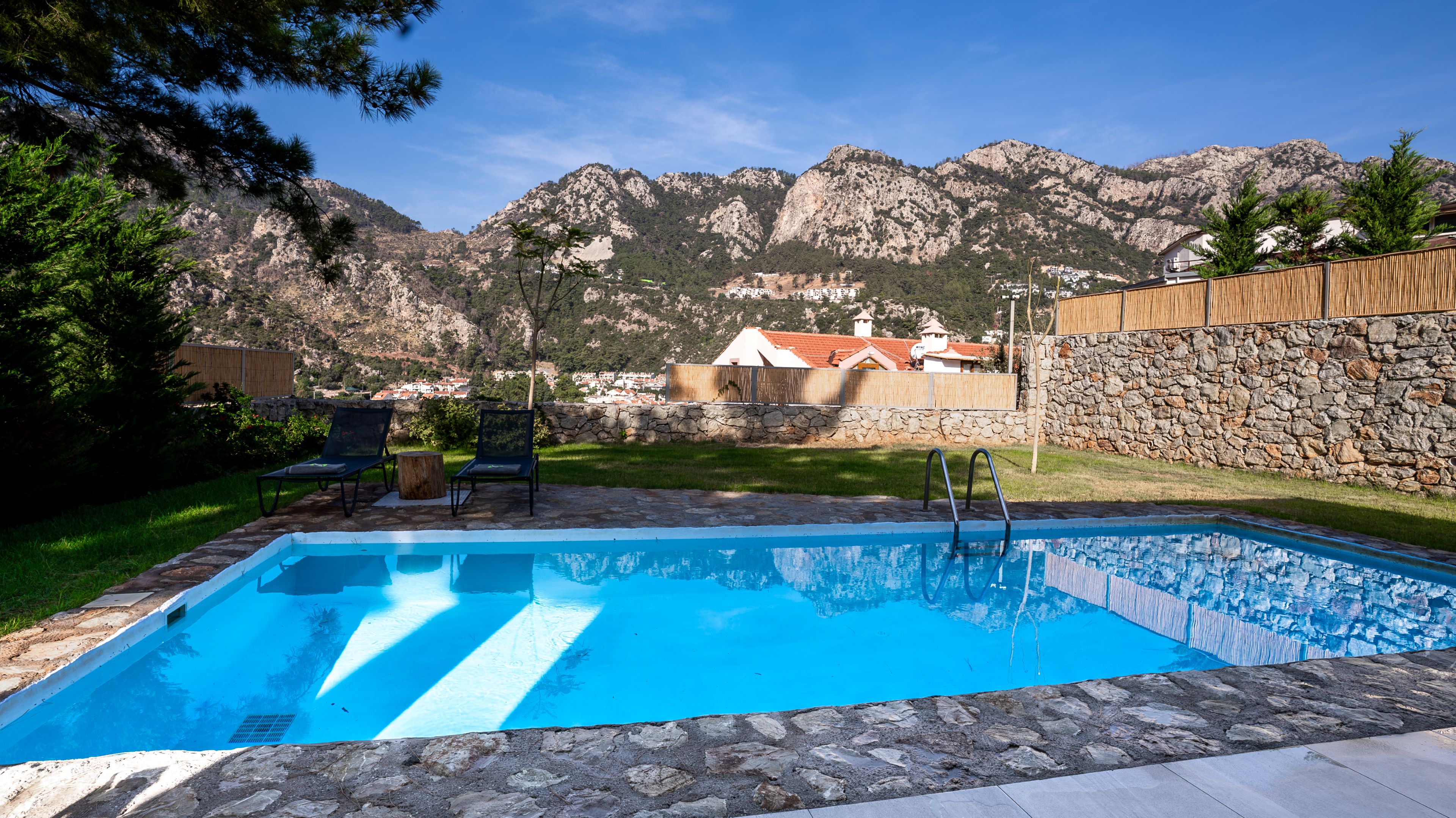 Villa 2+1 Daire, Havuz Manzaralı
