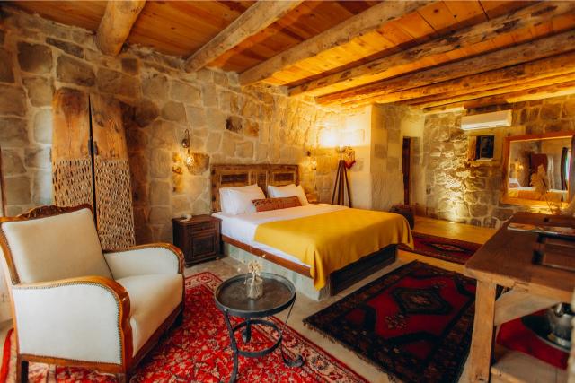 Cave Suite Room, Pool View