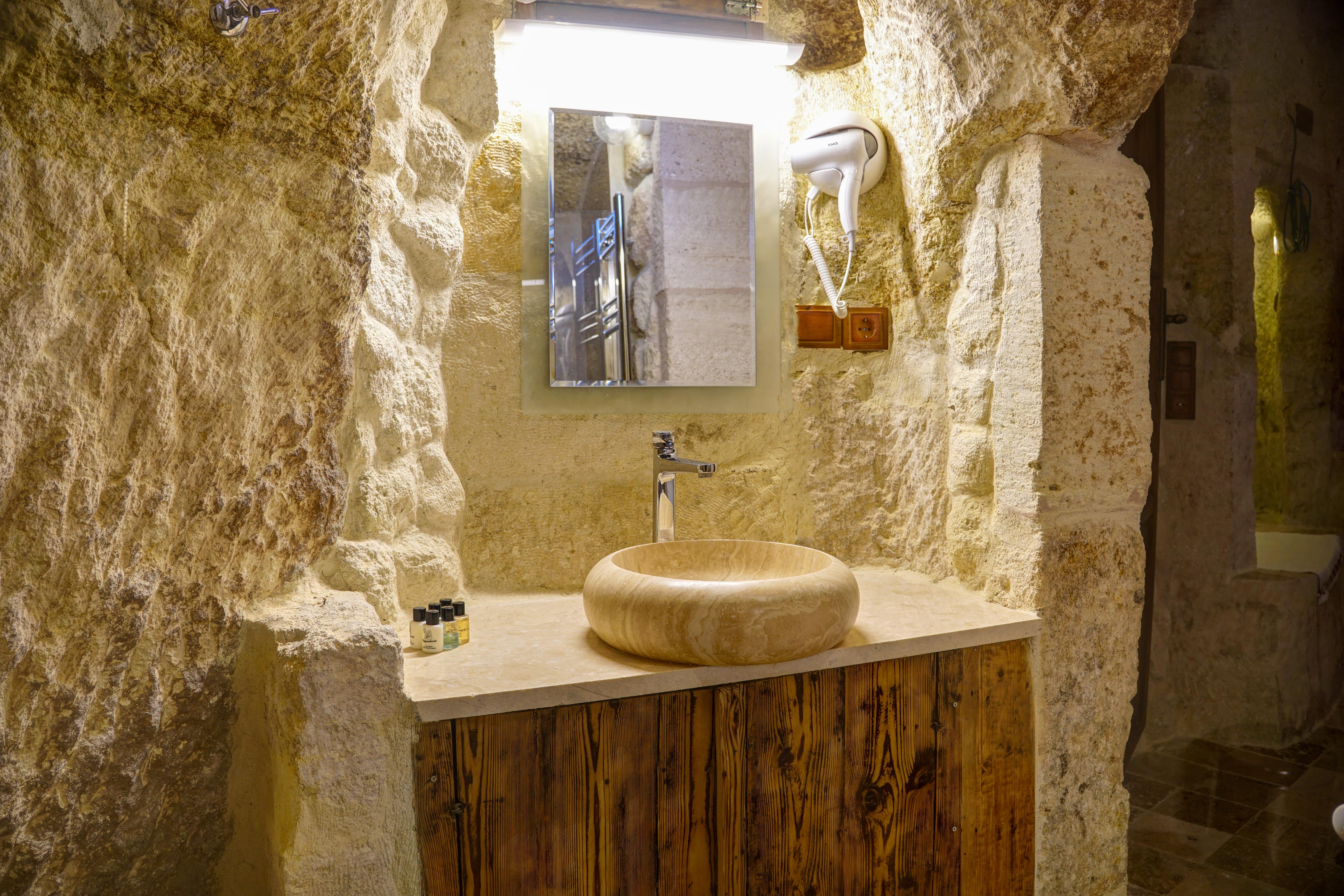 102 Cemece Arch Stone Room