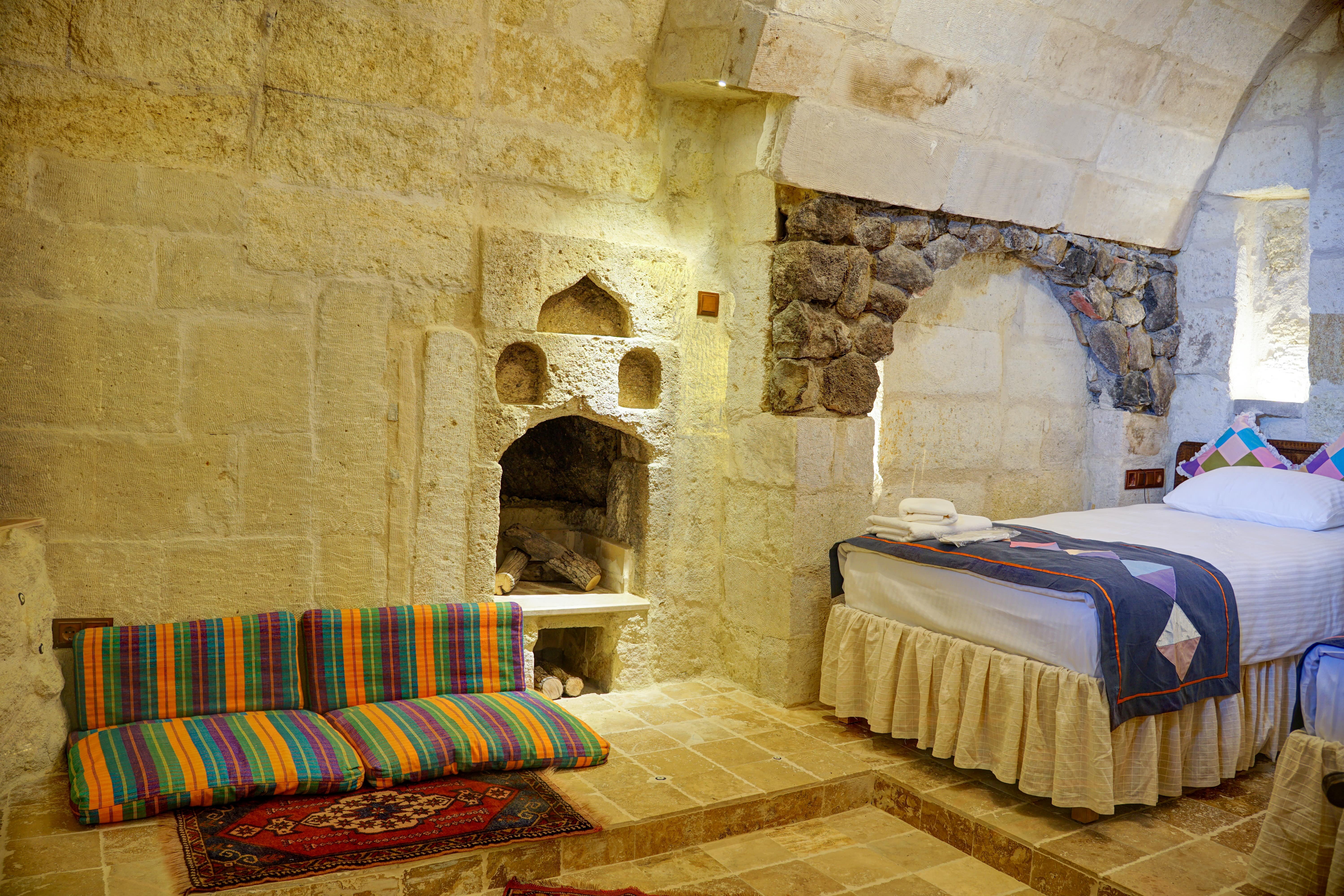 102 Cemece Arch Stone Room