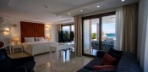 King Suit Pool Room Deniz Manzaralı Görseli