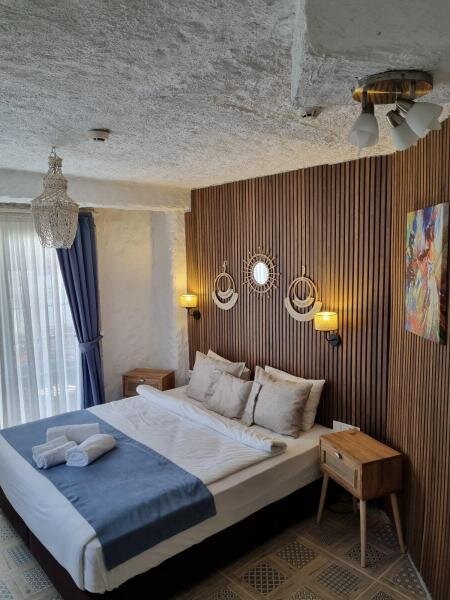 Havuz Manzaralı Giriş Kat Oda-Sisat