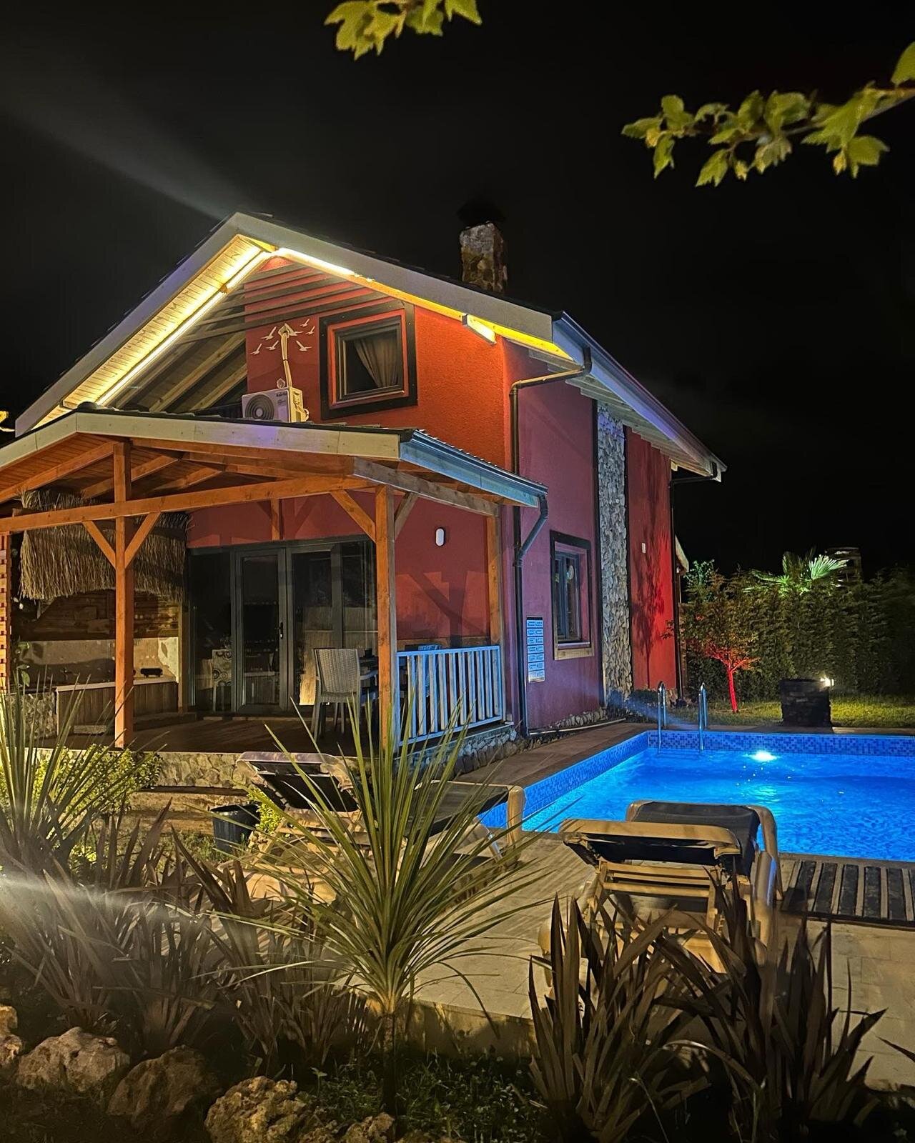 1+1 Bungalov ( Isıtmalı Havuz, Jakuzi, Şömine )