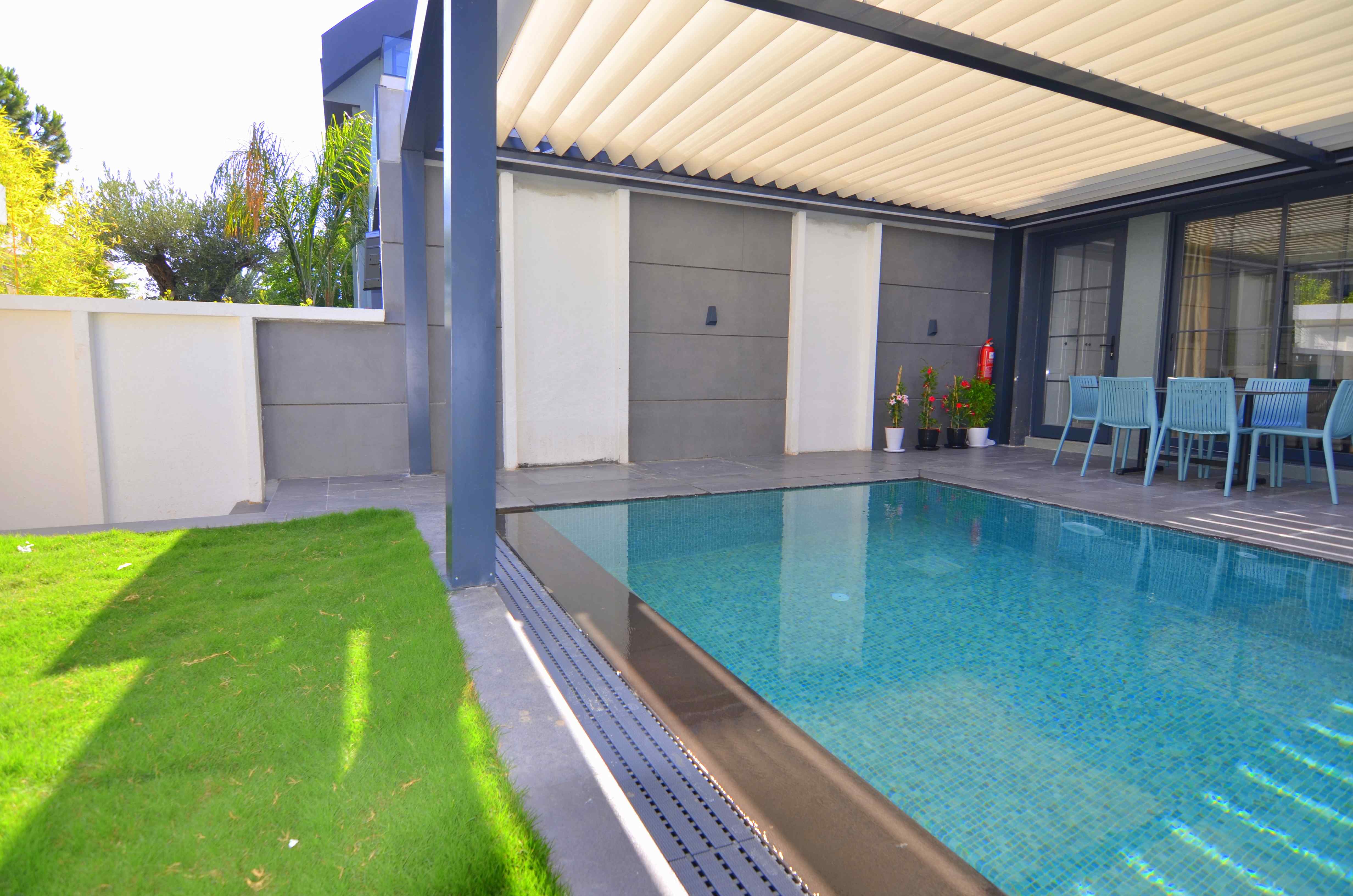 Villa, Havuz Manzaralı
