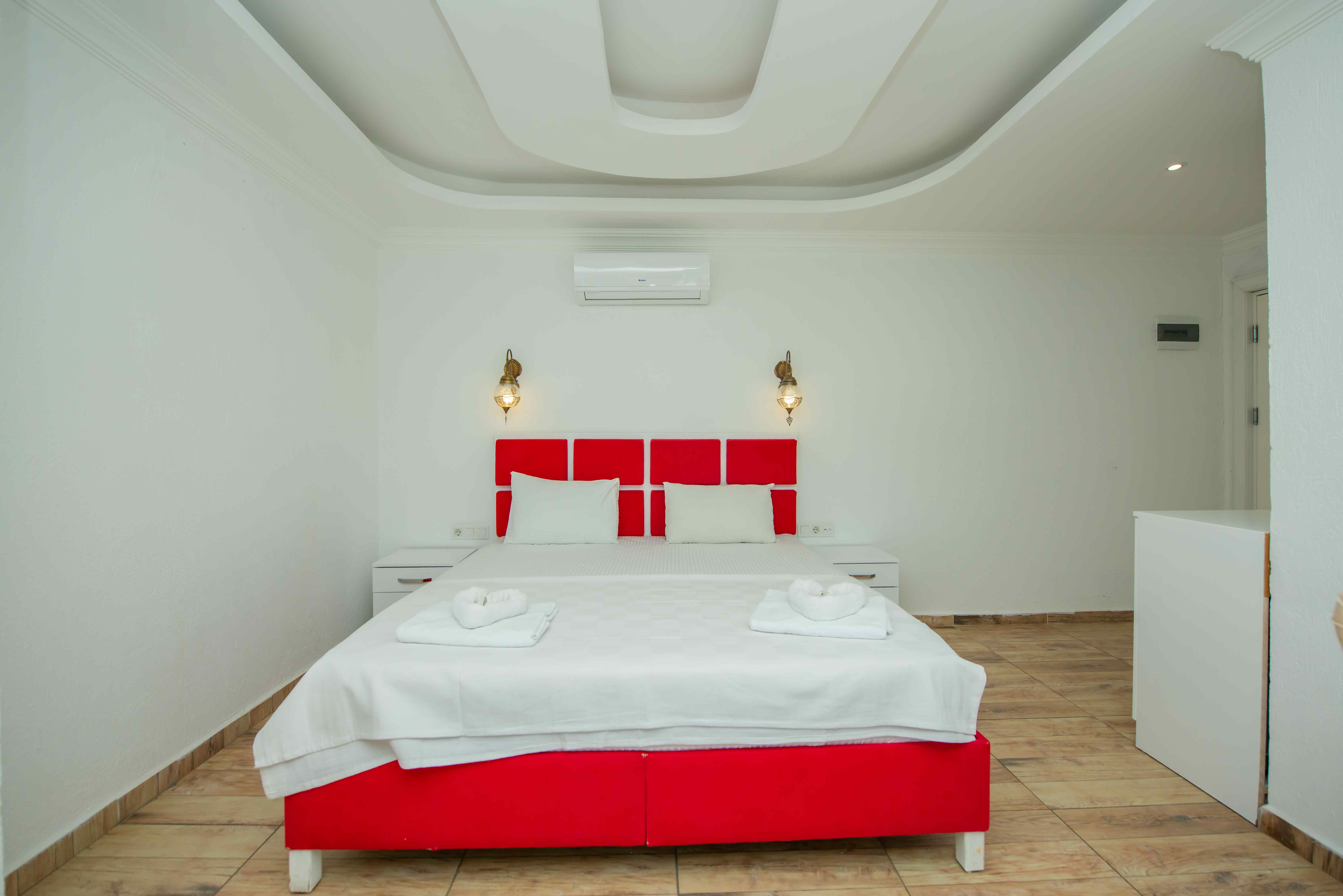 Honeymoon Suite with Jacuzzi and Terrace