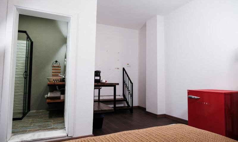 Benjamin Otel