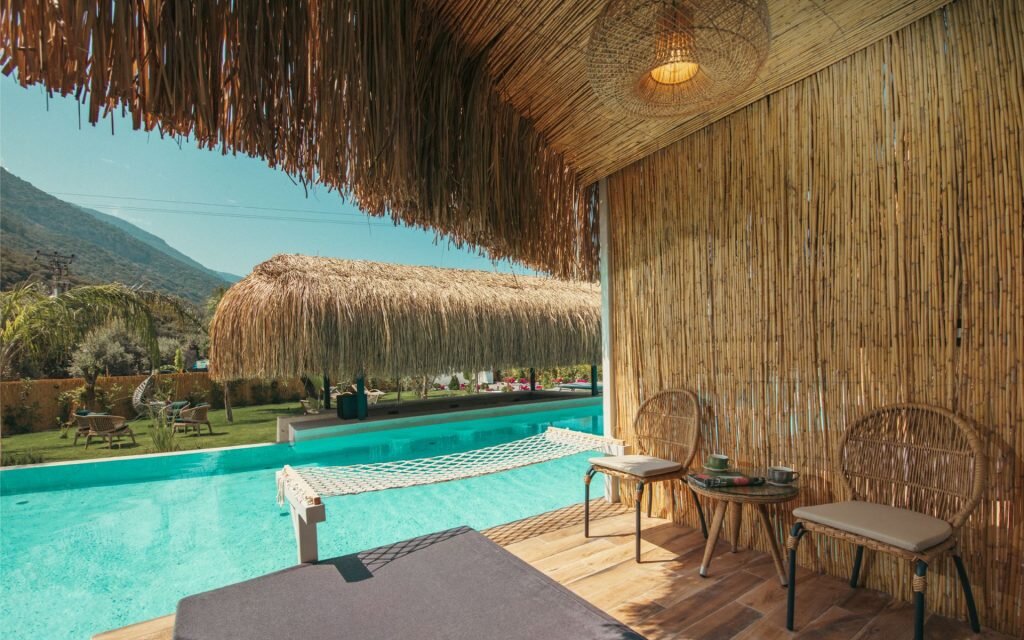 Swim Up Room