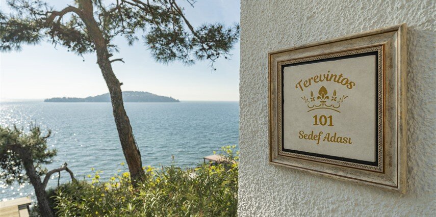 Terevintos Suit Deniz Manzaralı Balkonlu Oda