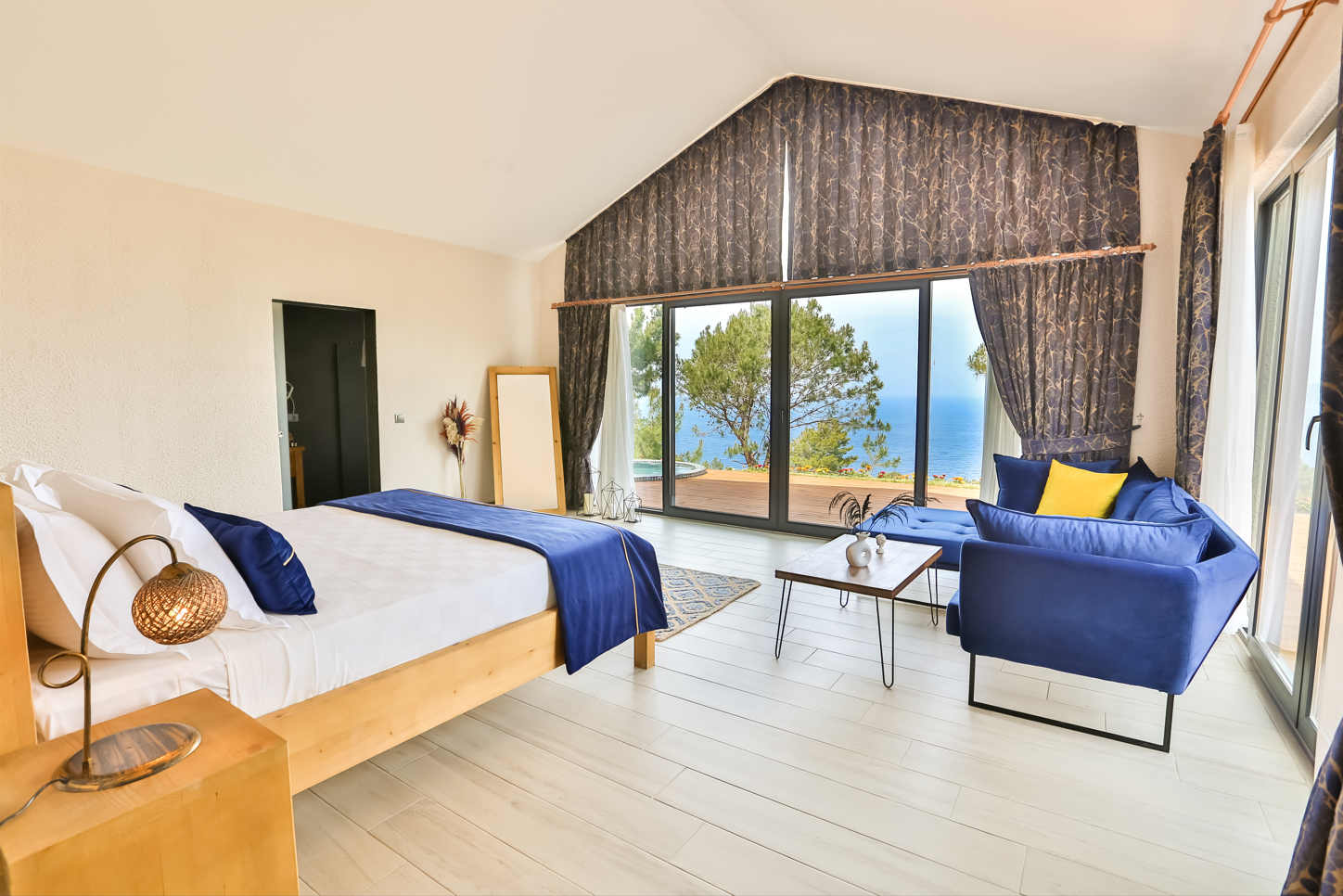 King Suite Honeymoon Room, Pool View (Jacuzzi)