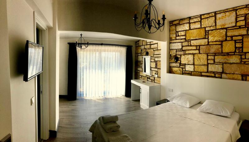 Has Balcony Room, Land View (Balcony)