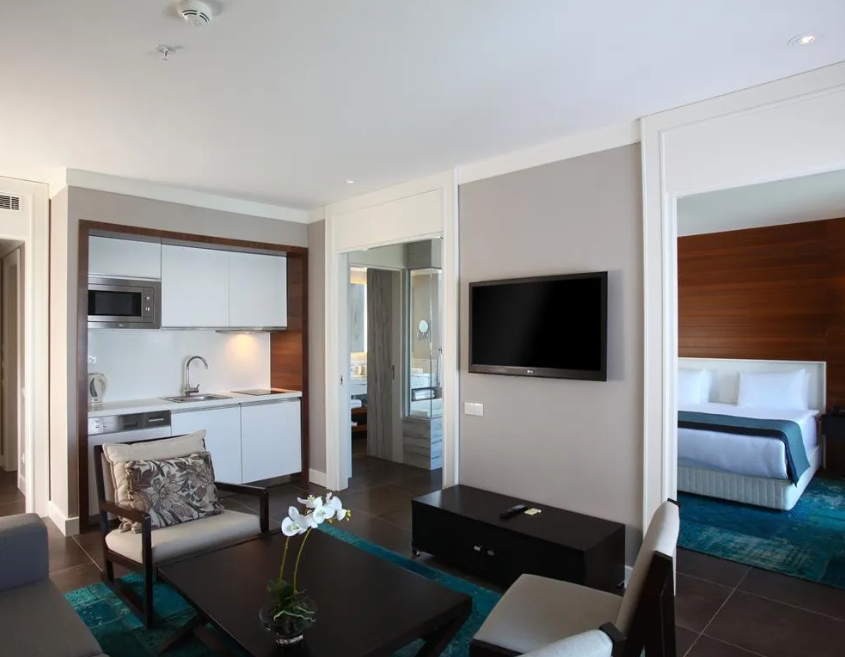 Suite Room, Pool View