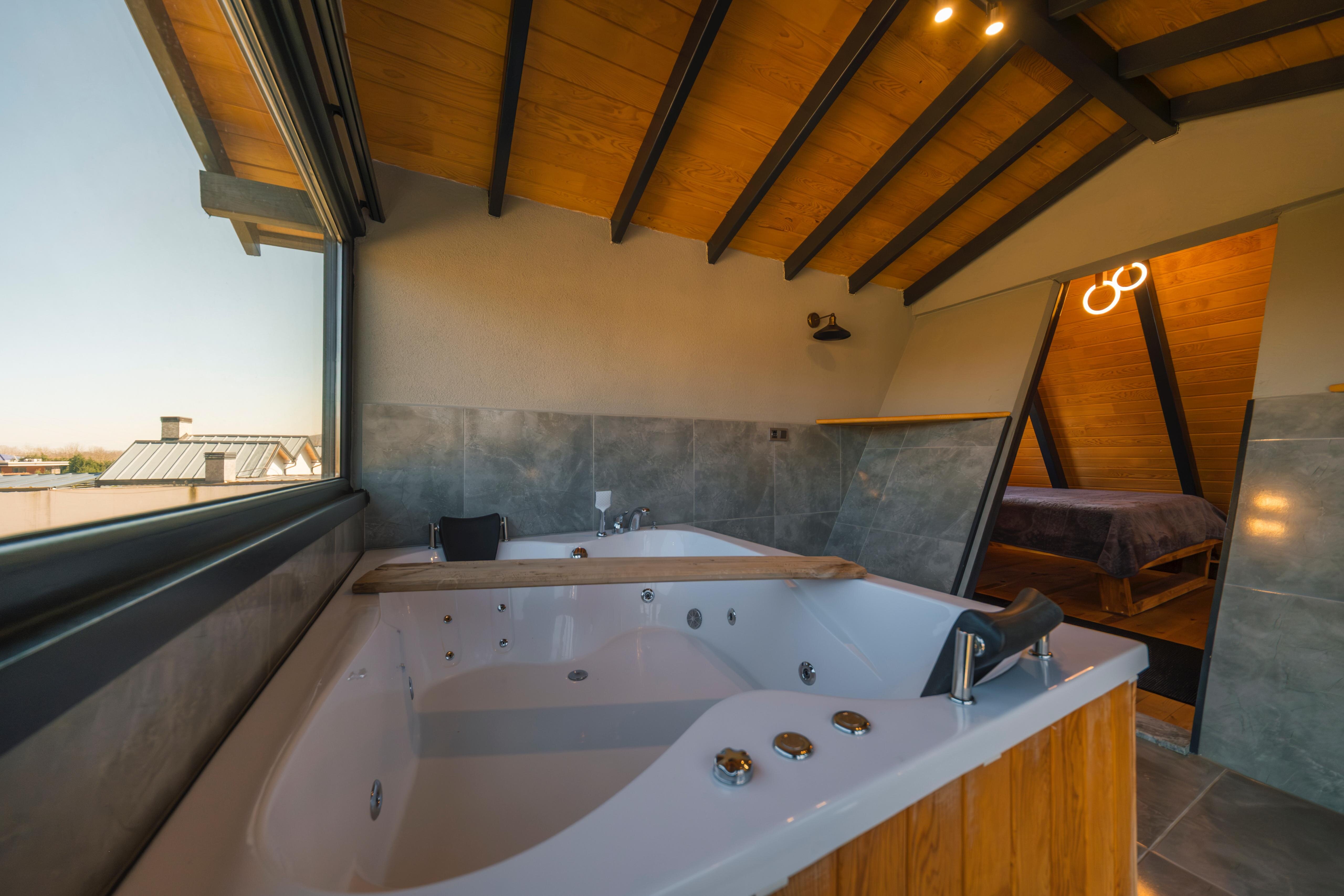 2+1 Bungalov ( Jakuzili ,Isıtmalı Havuzlu)