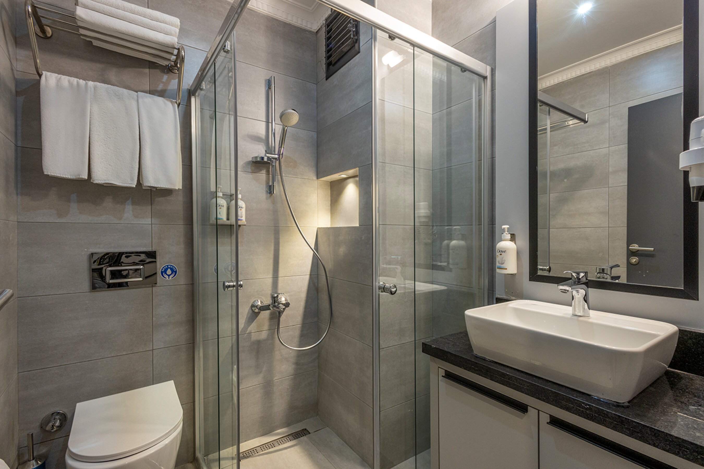 1 Queen 1 Single Premium Room
