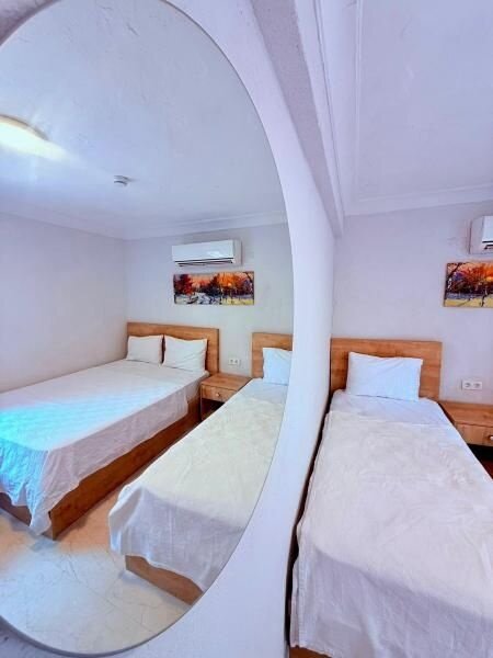 Ados Hotel