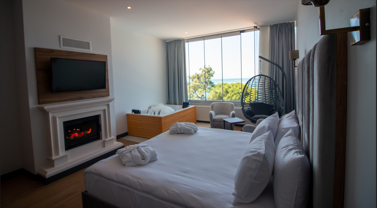Lake Life Hotel