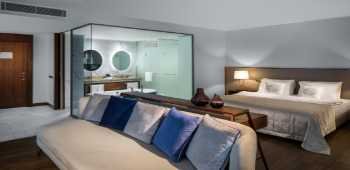 Lionel Hotel · 74