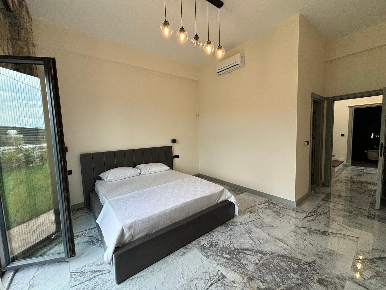 4+1 Isıtmalı Havuzlu, Şömineli Villa
