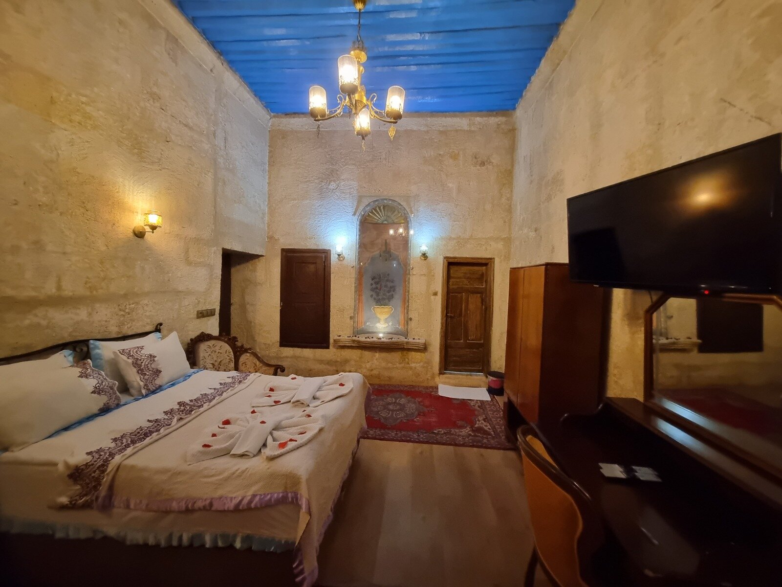 Born Hotel