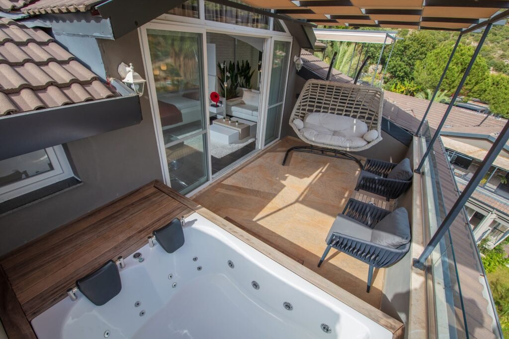 Honeymoon Suite