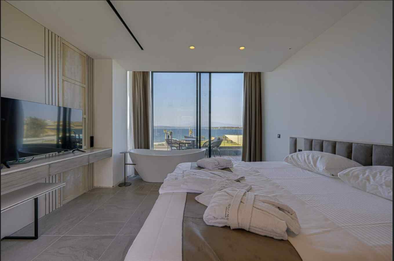 Executive Sea Studio Suite