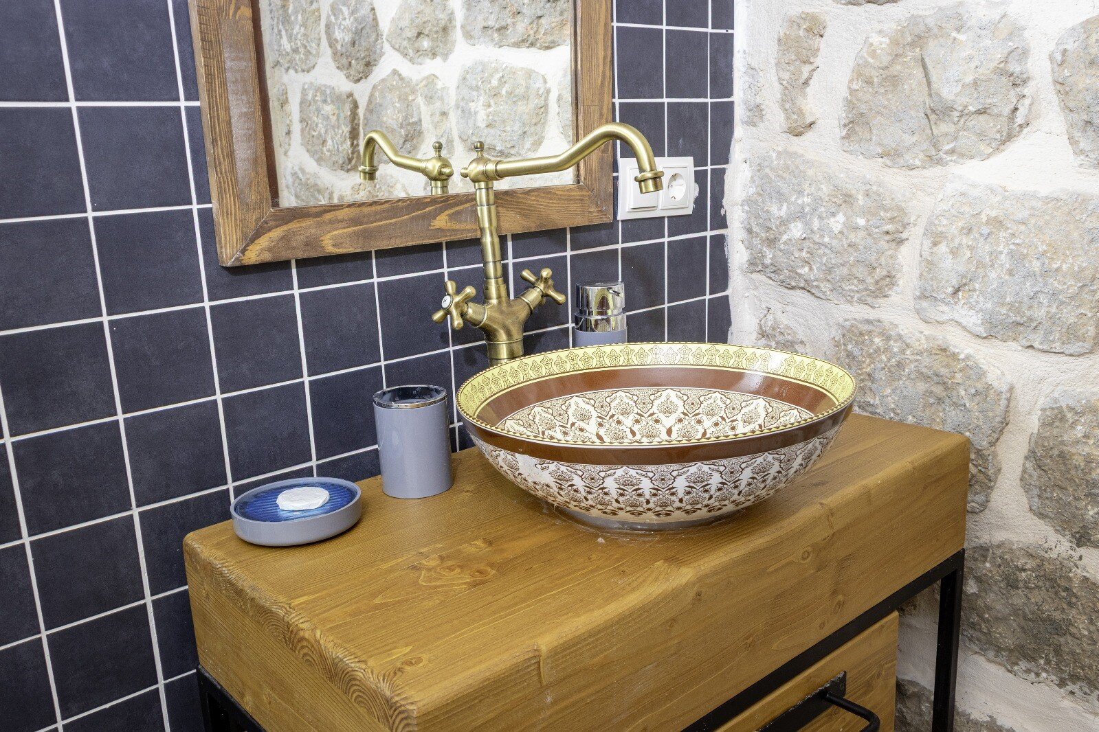 Delux Antique 2