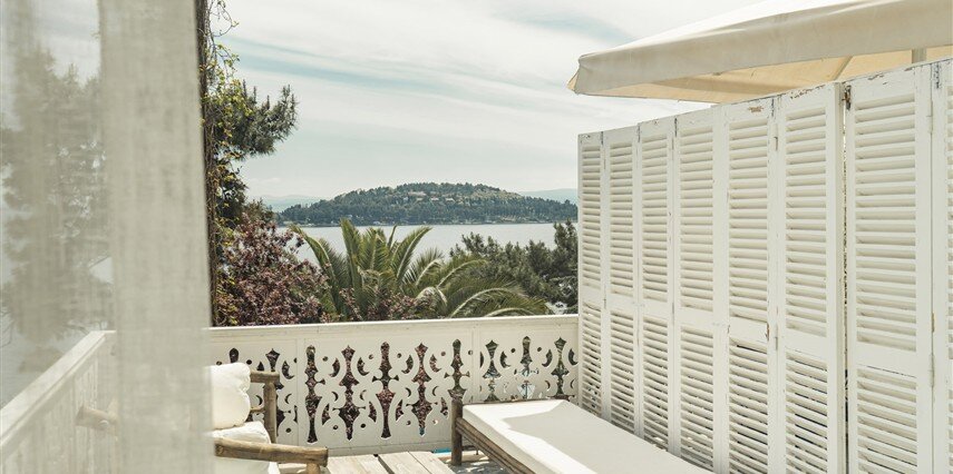 Offiousa Deluxe Deniz Manzaralı Balkonlu Oda