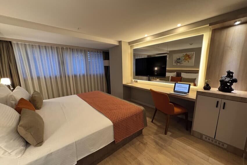 Grand Superior French Room