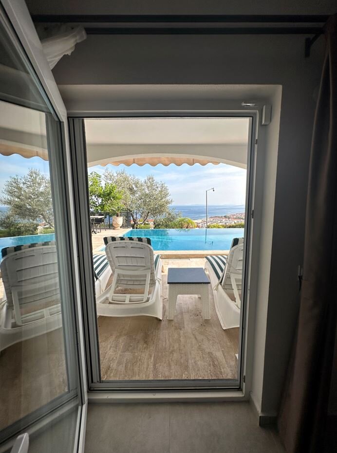 Deluxe Oda, Deniz ve Havuz Manzaralı Havuz Çıkışlı