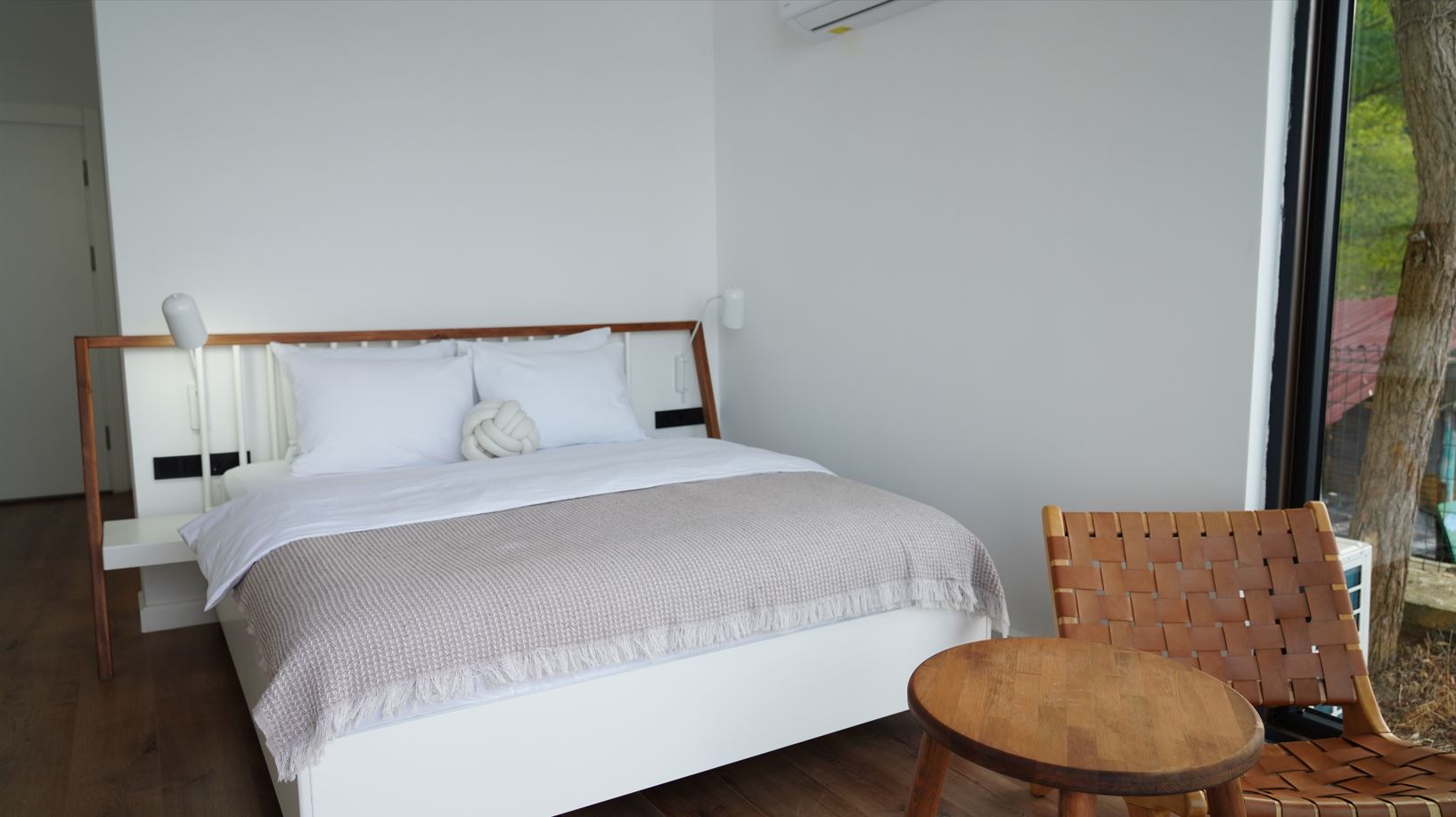 Corner Room, Sea View