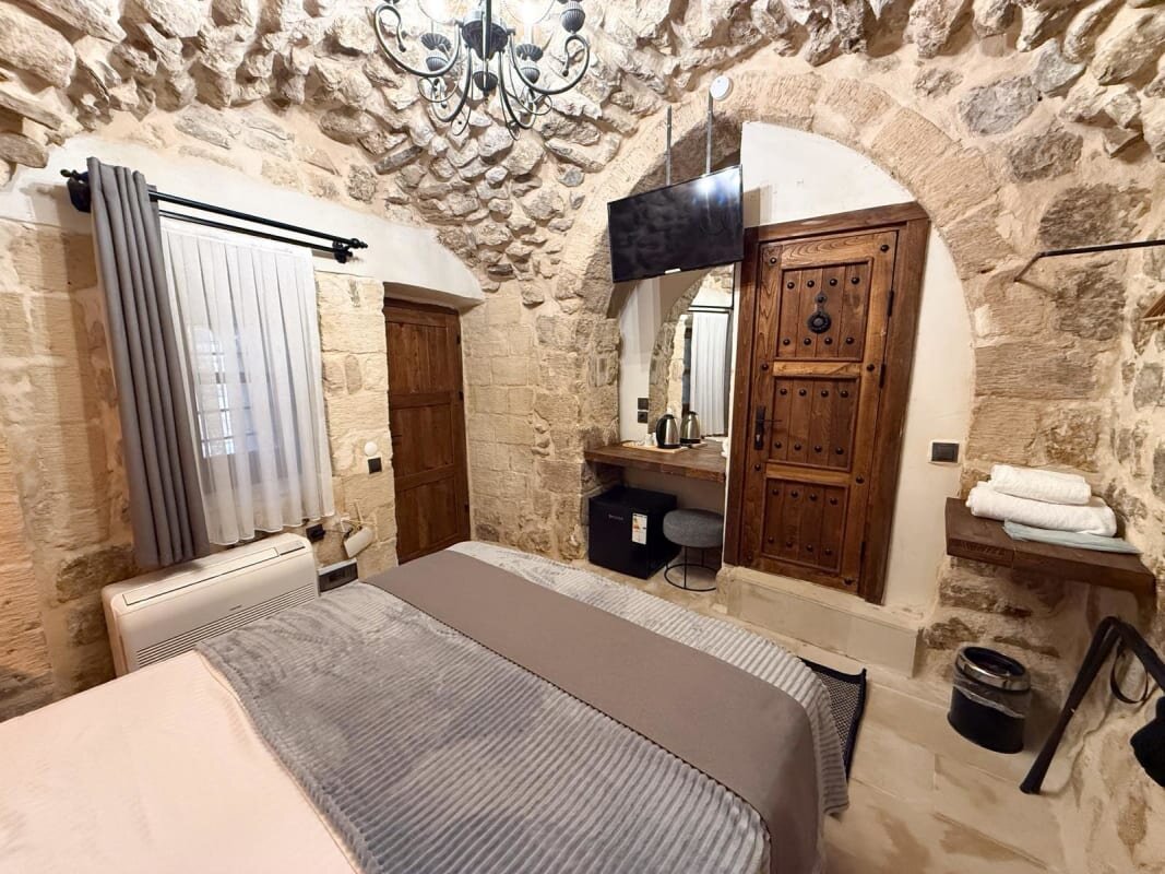 Deluxe Room 102