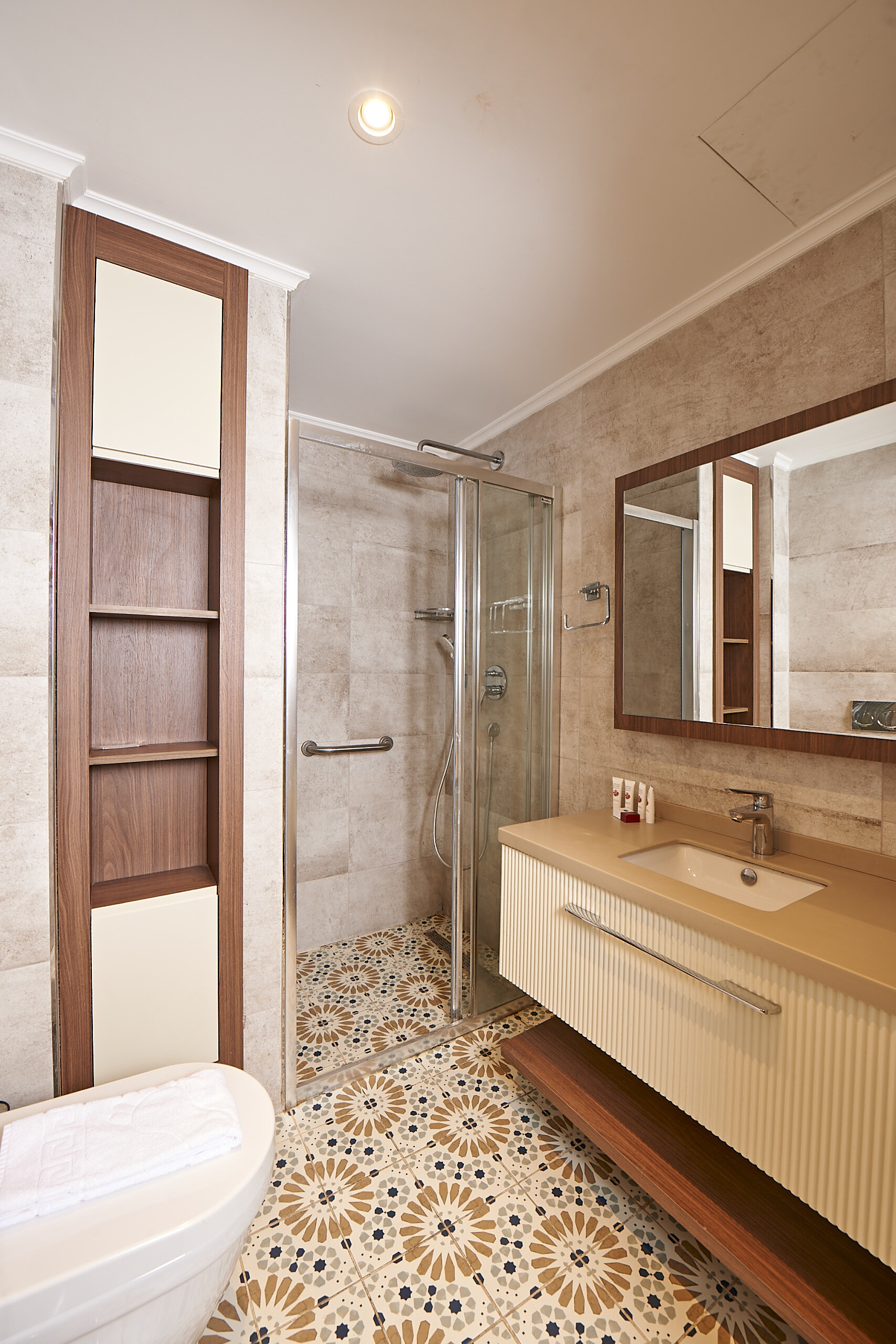 Saratoga Boutique Hotel