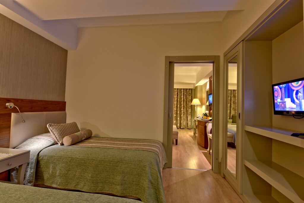 Side Star Resort