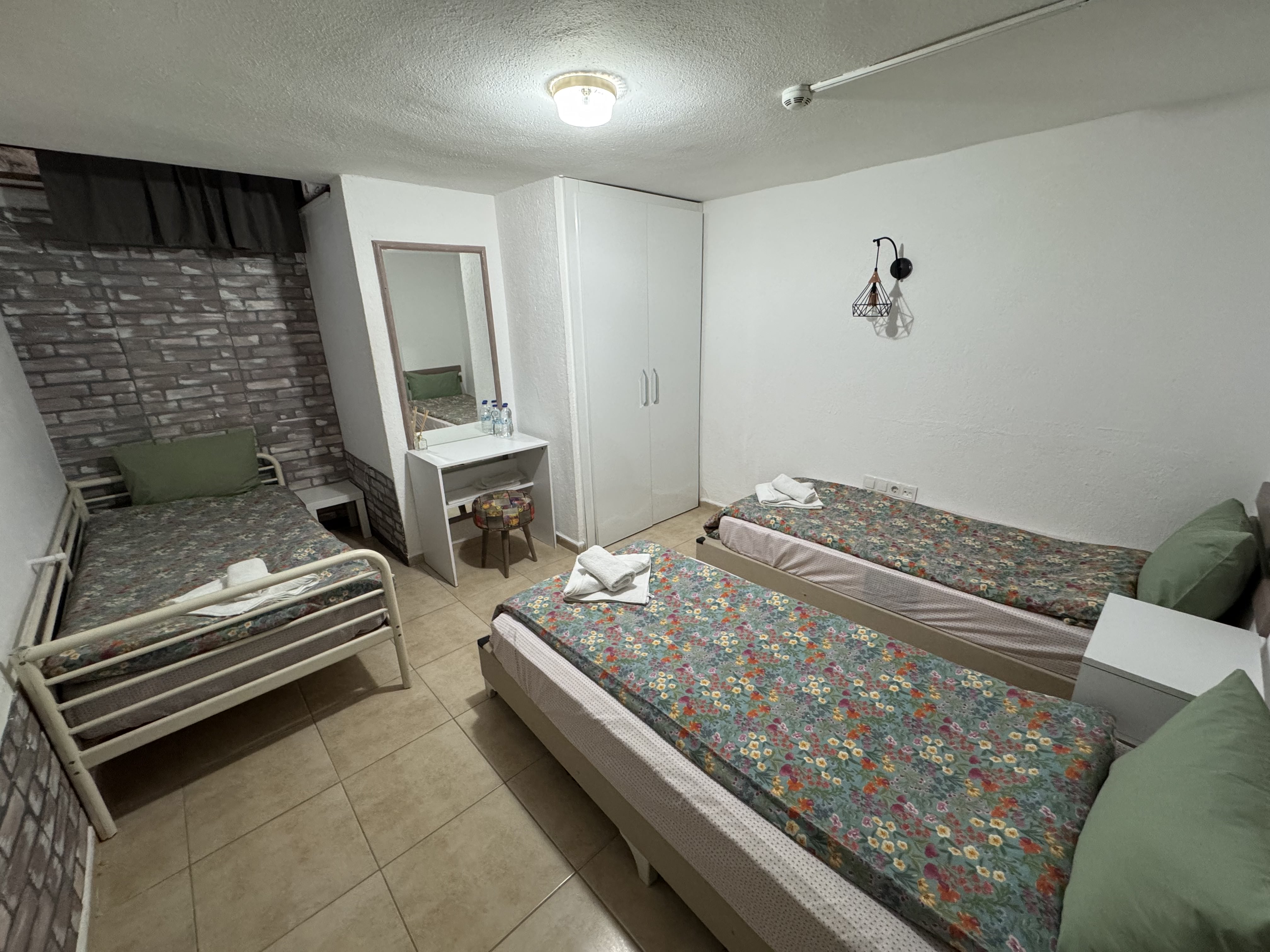 Economy Room (3 Person)