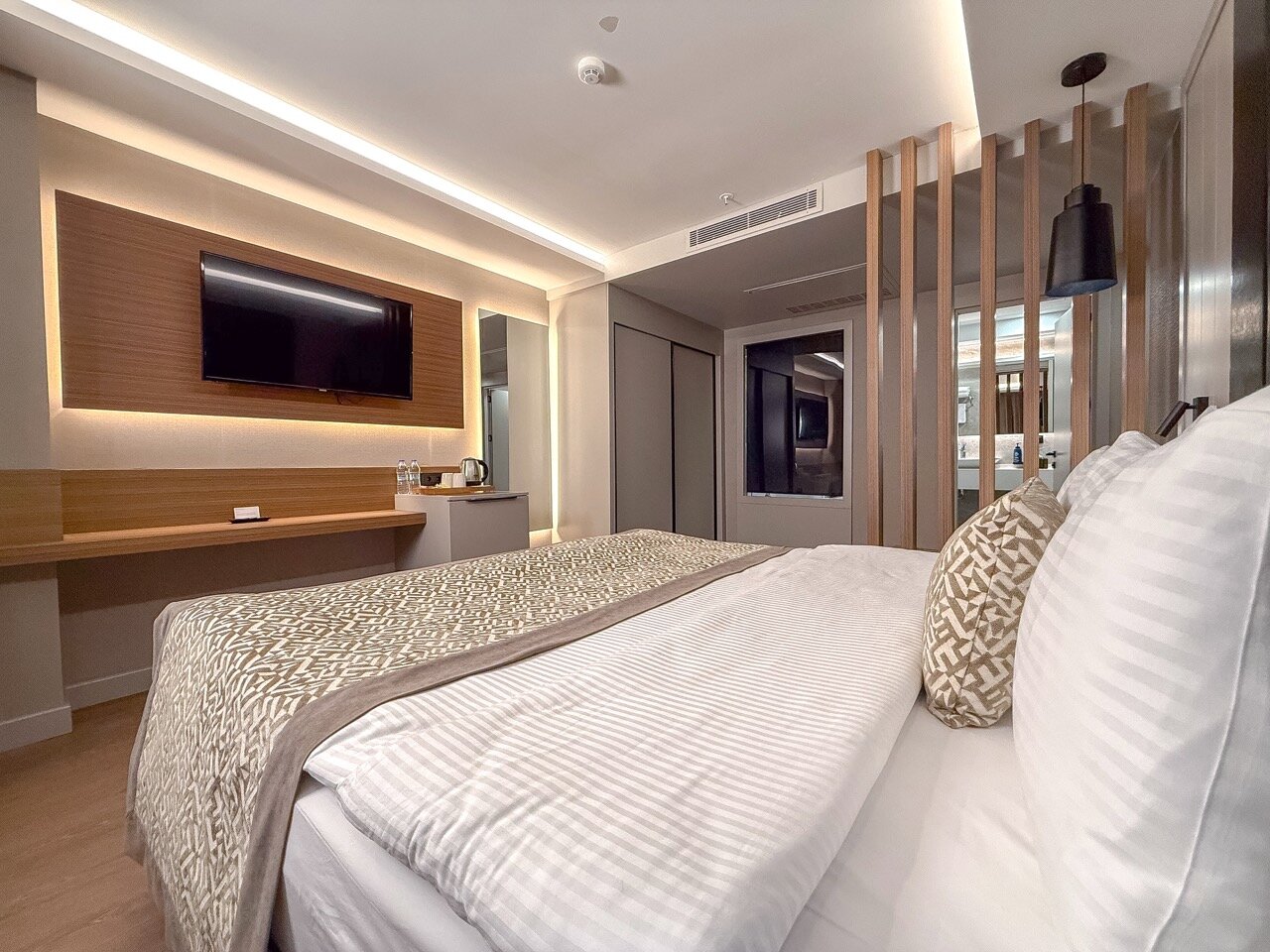 Grand Suite Jacuzzi and Balcony