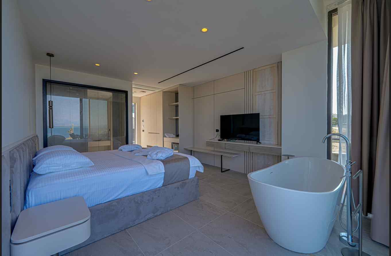 Executive Sea Studio Suite