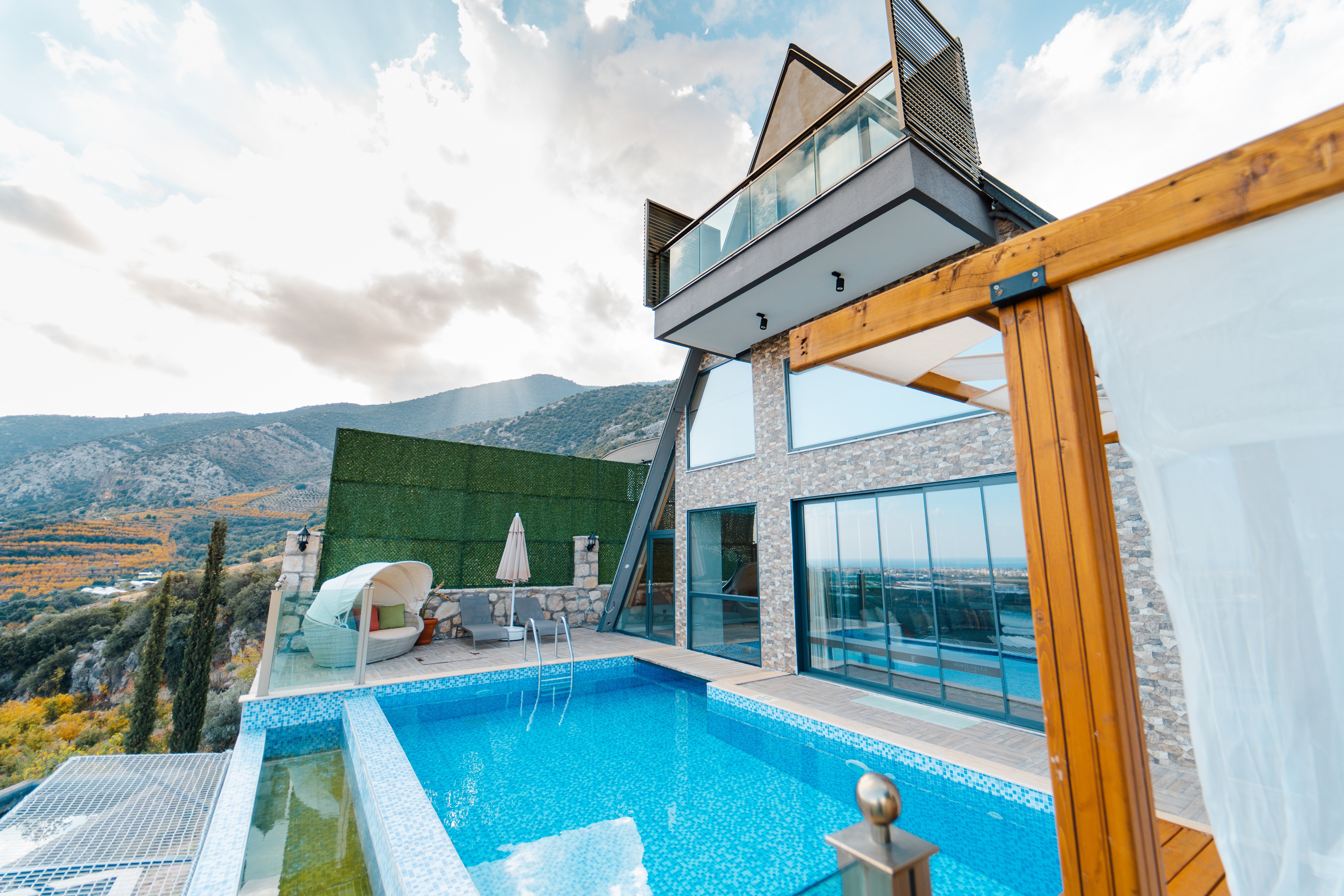 Balayı Villa Odası, Göl Manzaralı