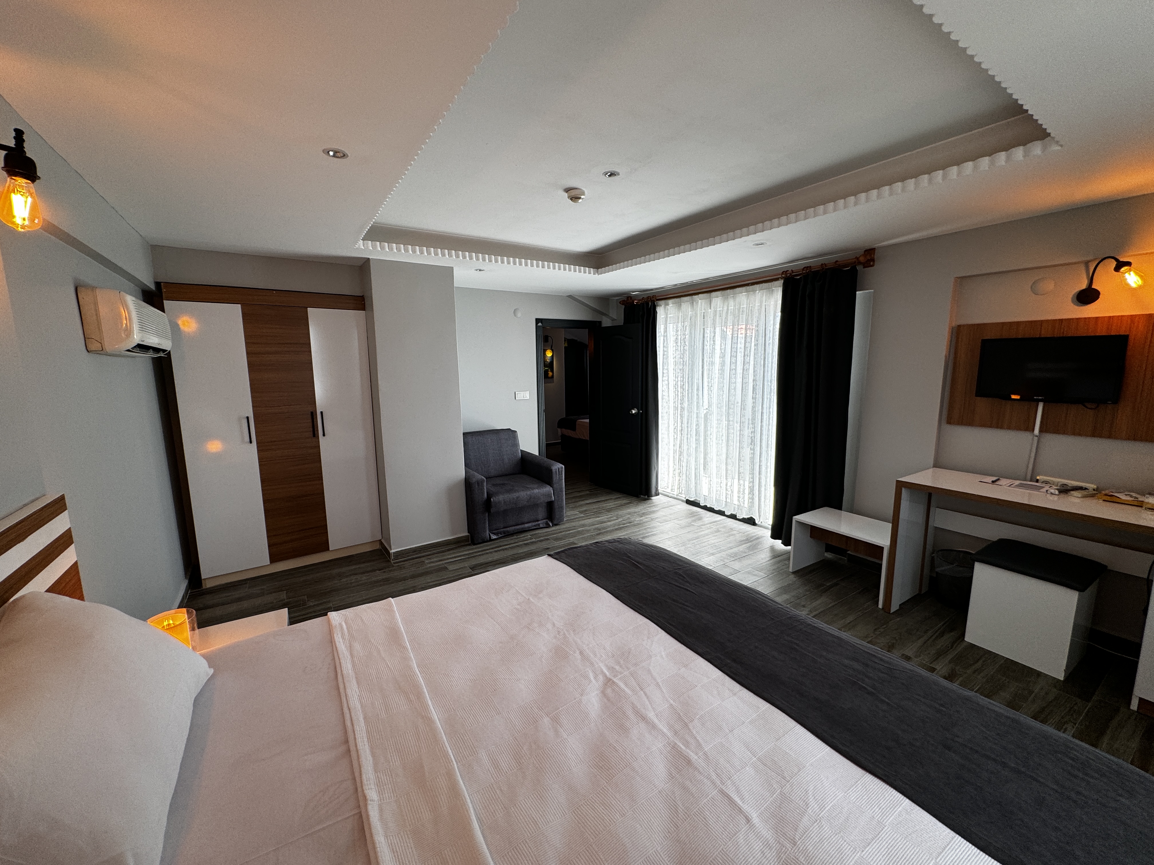 Aile Odası, Deniz Manzaralı (Balkonlu)