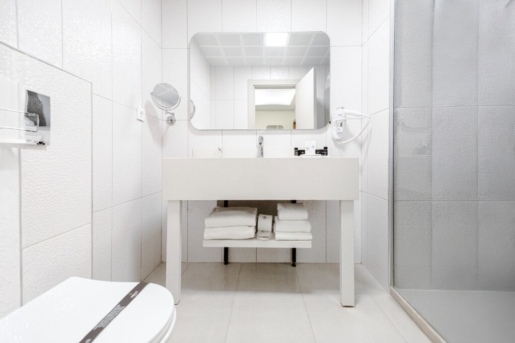 Avwan Hotels Collection Çiğli · 12