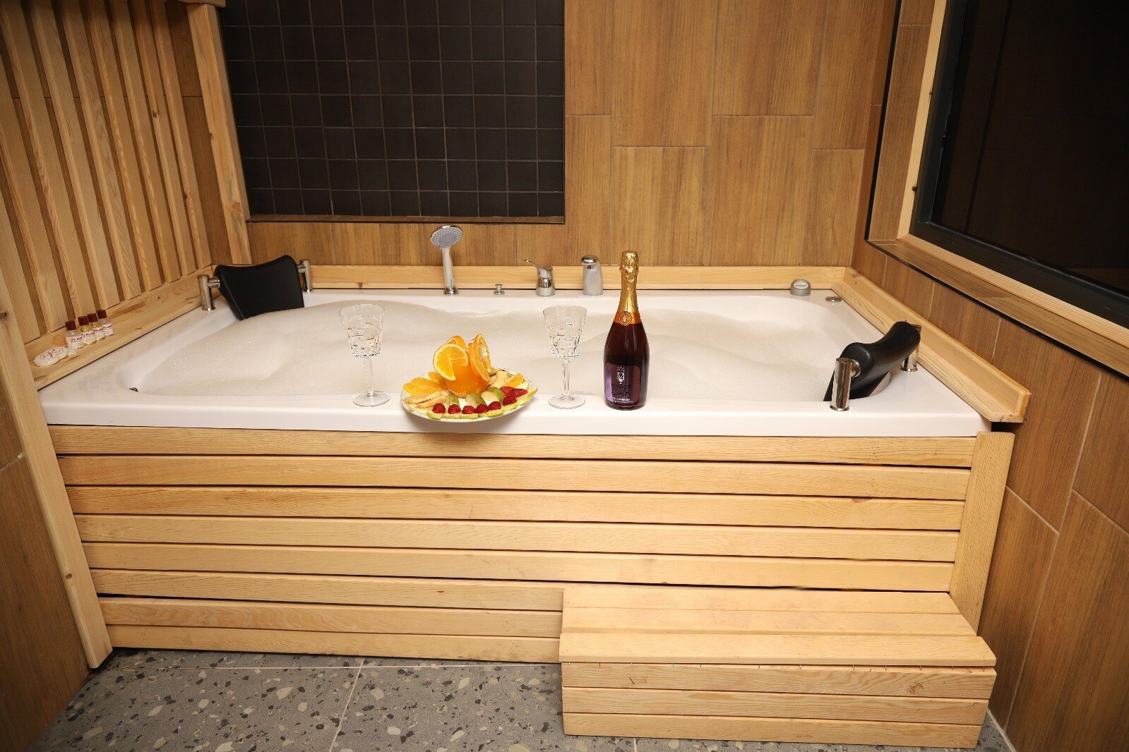 Jacuzzi Suite