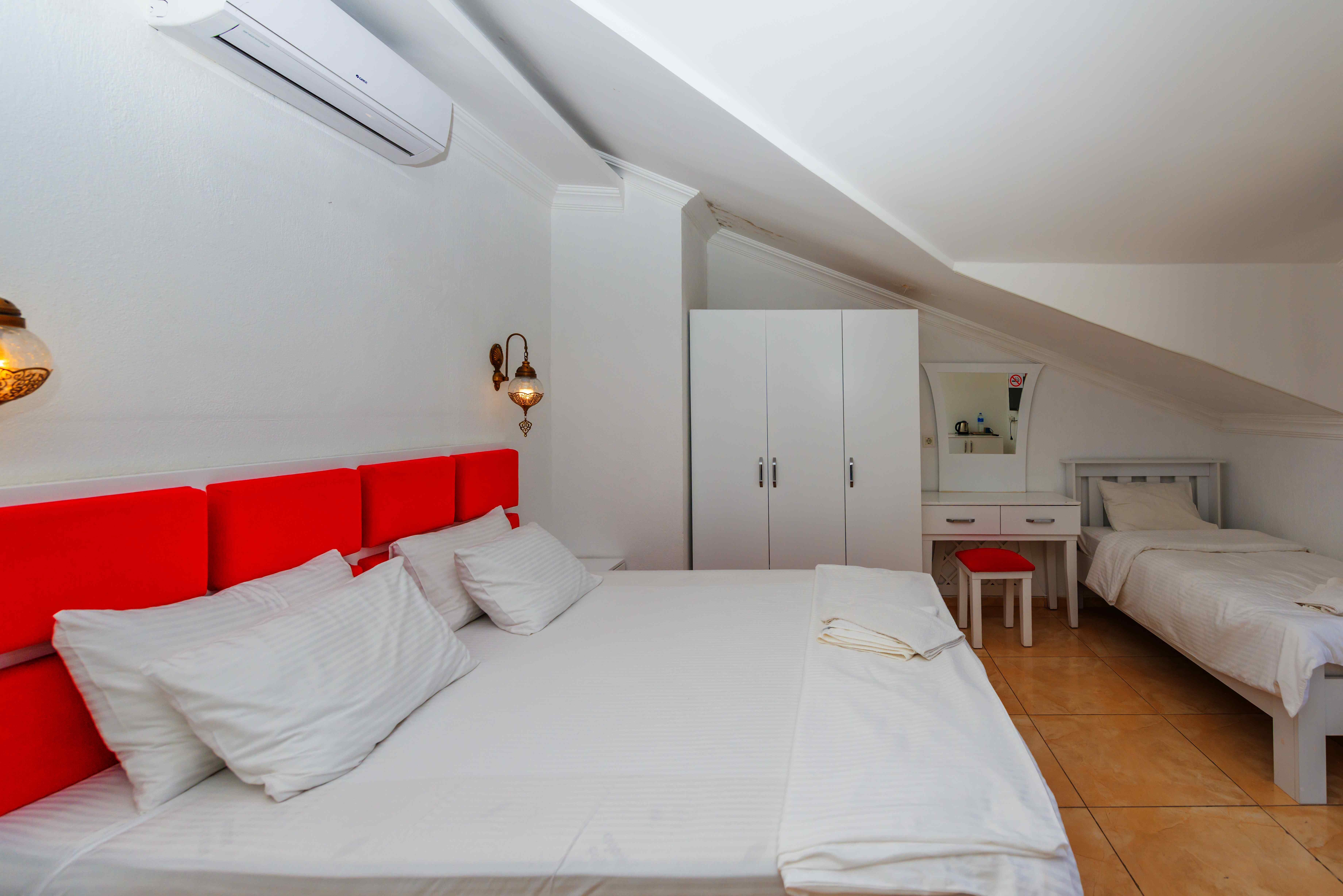 Honeymoon Suite with Jacuzzi and Terrace